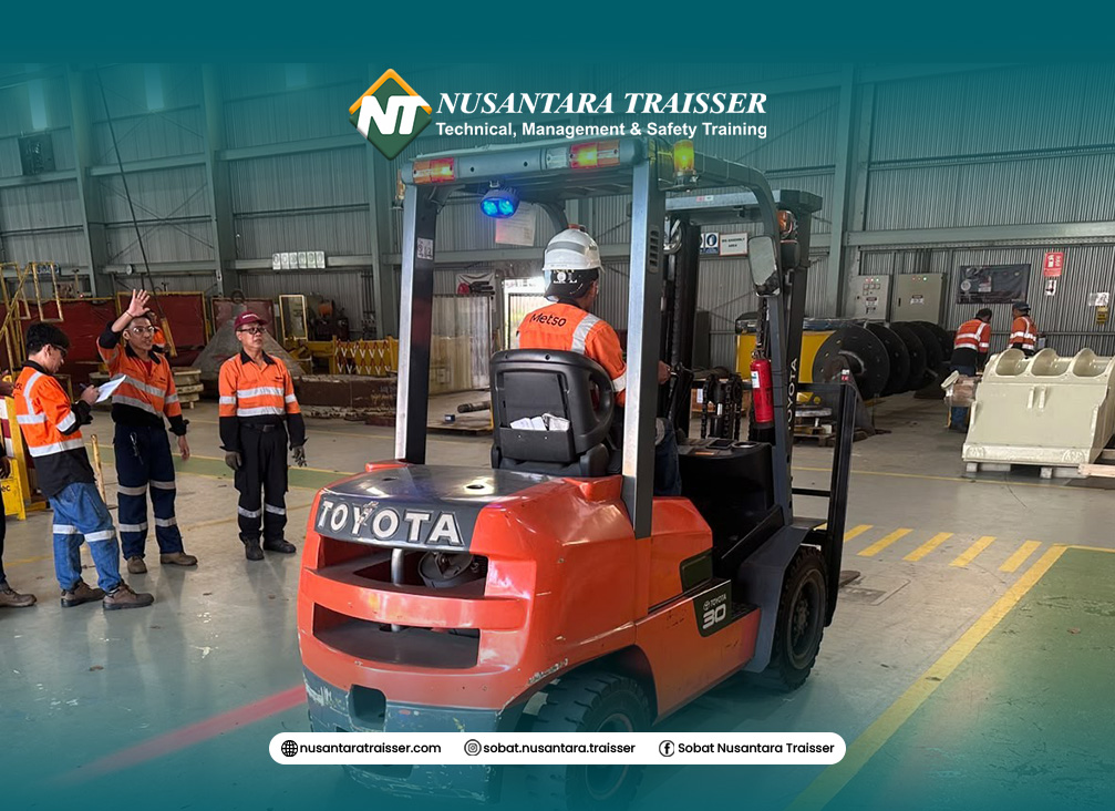 Apa itu Forklift? Ini pengertian serta penjelasan lengkap mengenai forklift dan operatornya